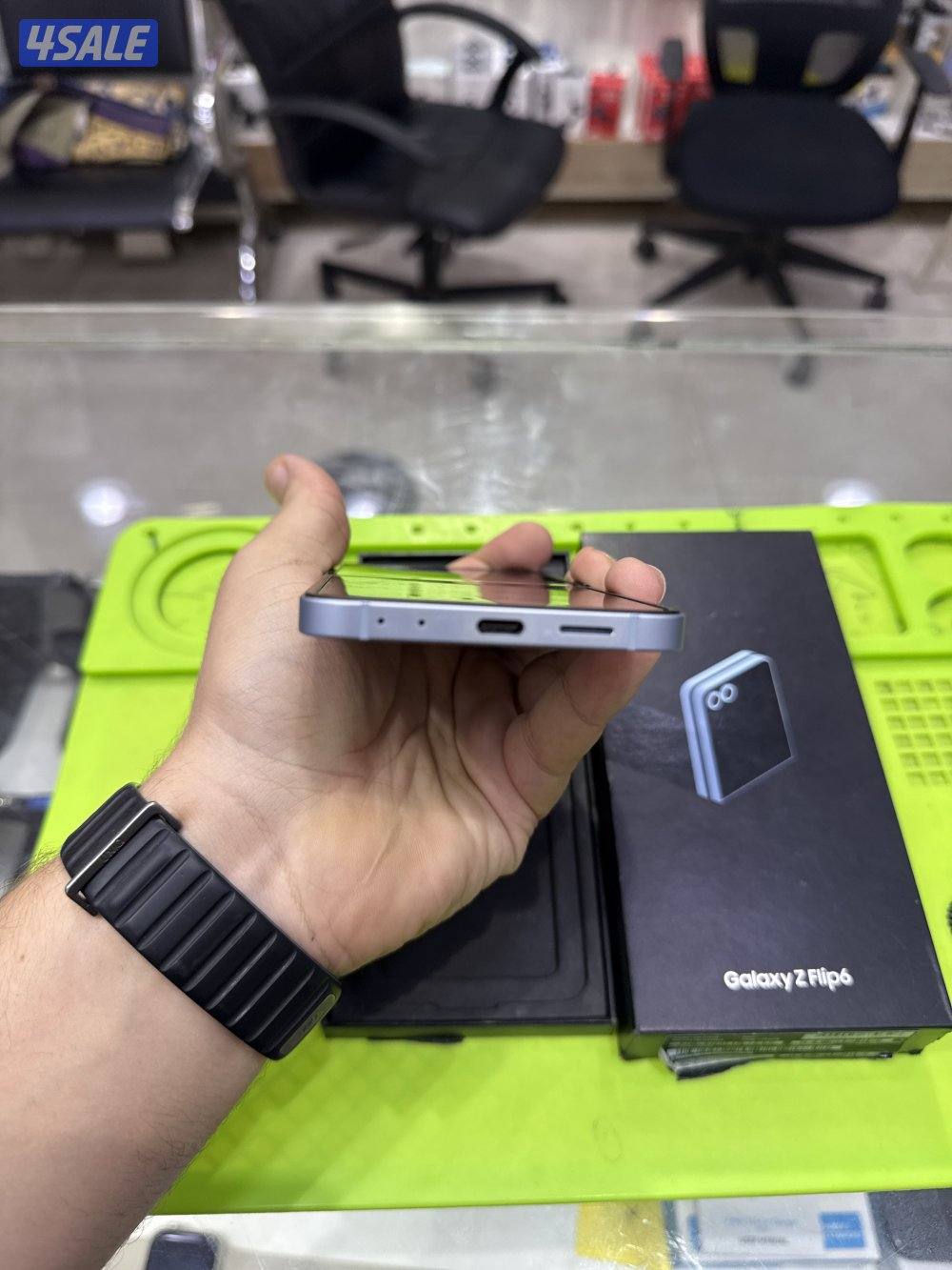 جلاكسي Z فليب 6 & Galaxy Z Flip 64