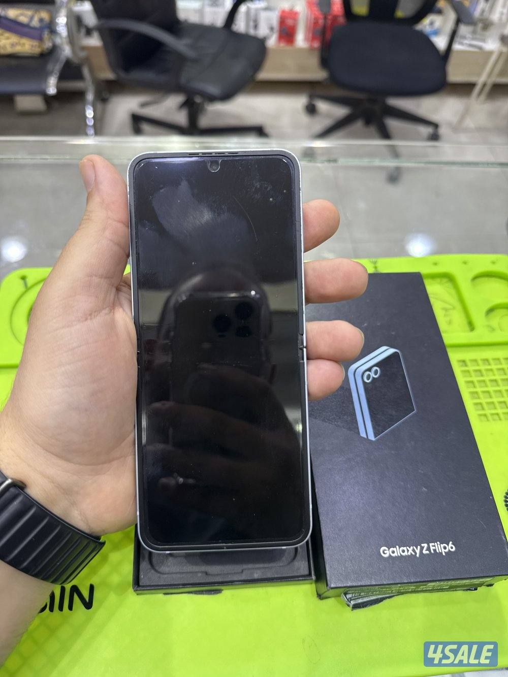 جلاكسي Z فليب 6 & Galaxy Z Flip 65