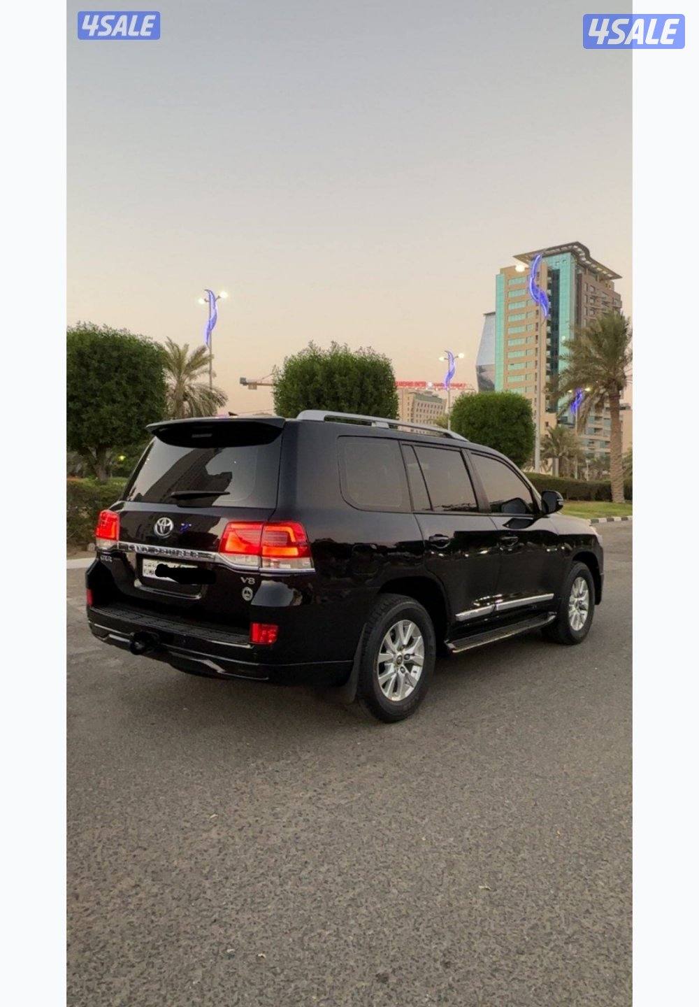لاندكروزر GXR V8 فل أبشن3