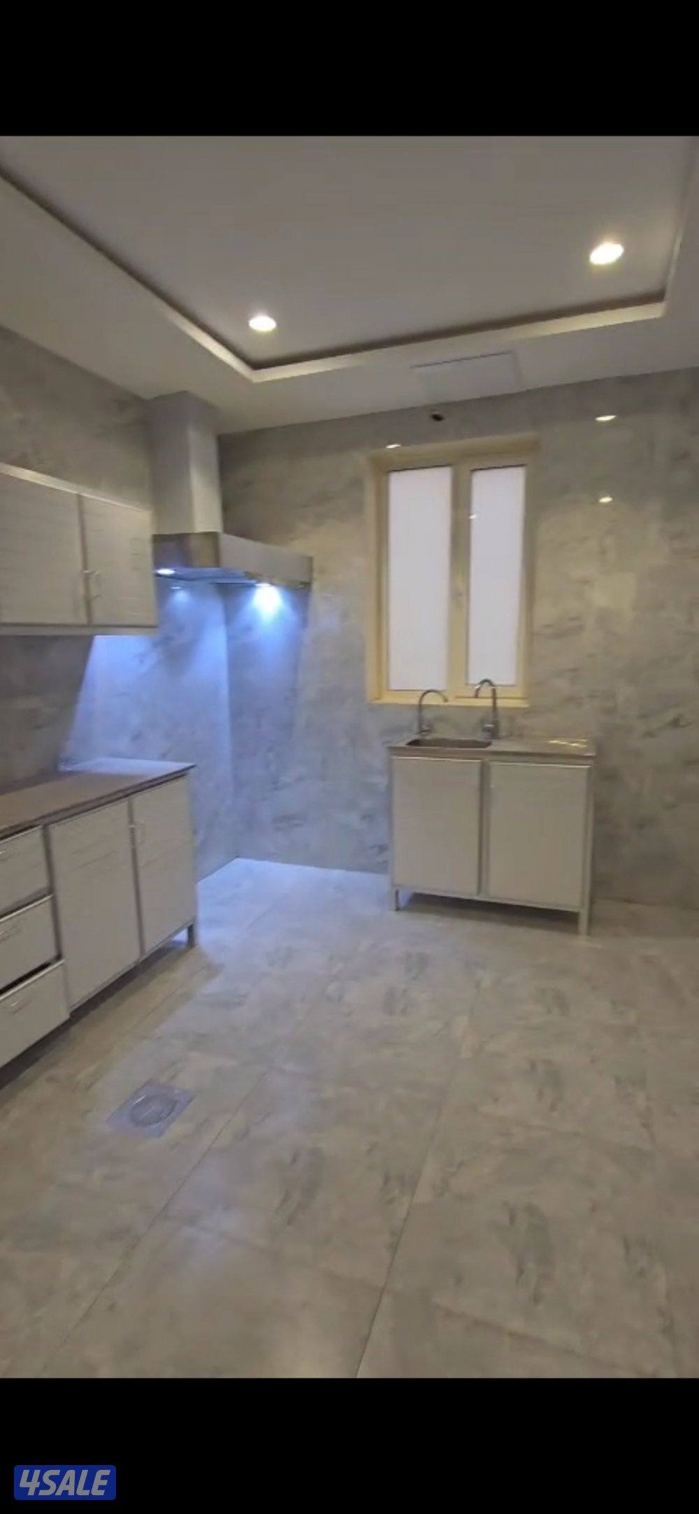 شقق غرب عبدالله مبارك راع البيت غ ساكن ٣٧٠ وللمعاريس ٣٣٠ يوجد شقق1