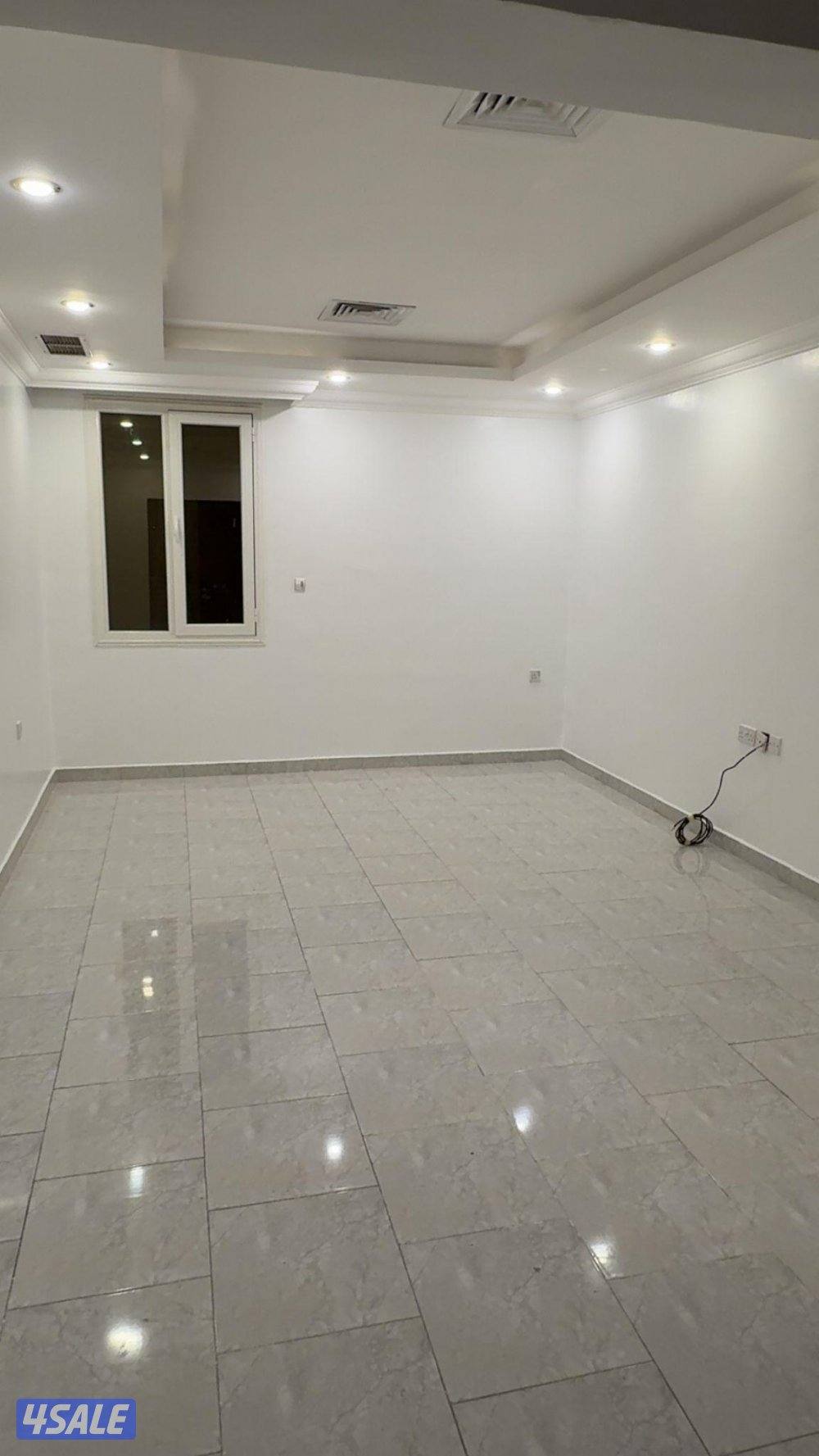 شقق غرب عبدالله مبارك راع البيت غ ساكن ٣٧٠ وللمعاريس ٣٣٠ يوجد شقق2