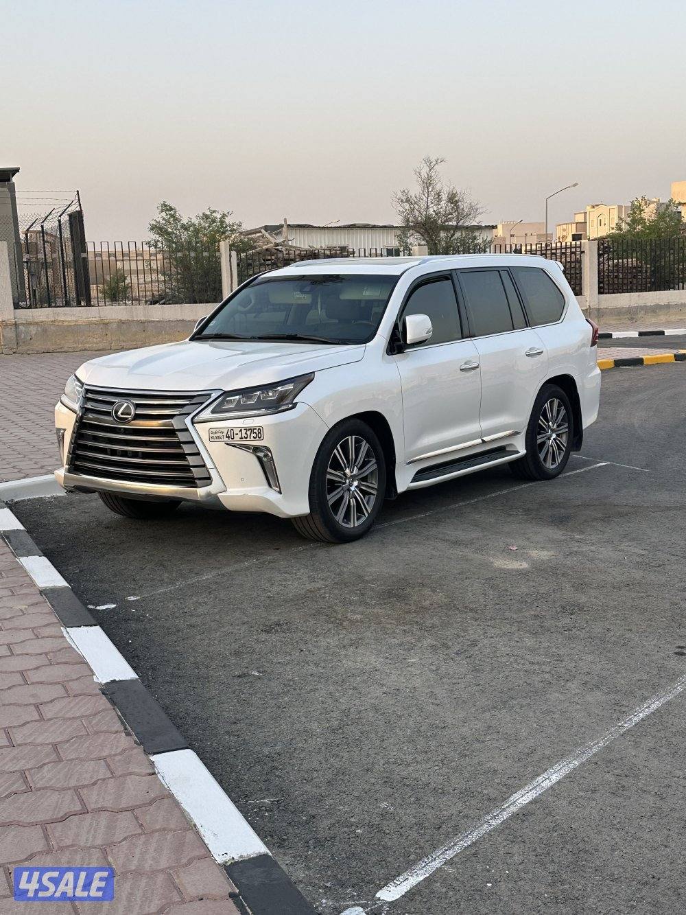 للبيع جيب لكزس مديل ٢٠١٦ الدرجة الاولى وارد الساير ماشي ٢٠٠الف سيرفس1