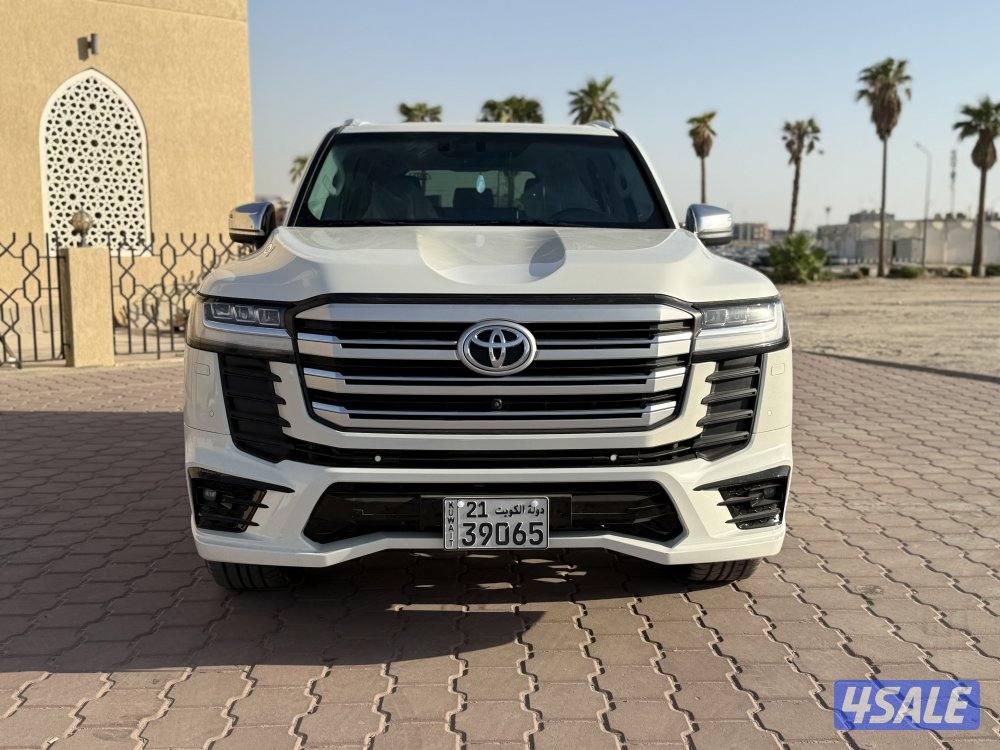 لاندكروزر VX Aero S 2022 صبغ الوكالة0