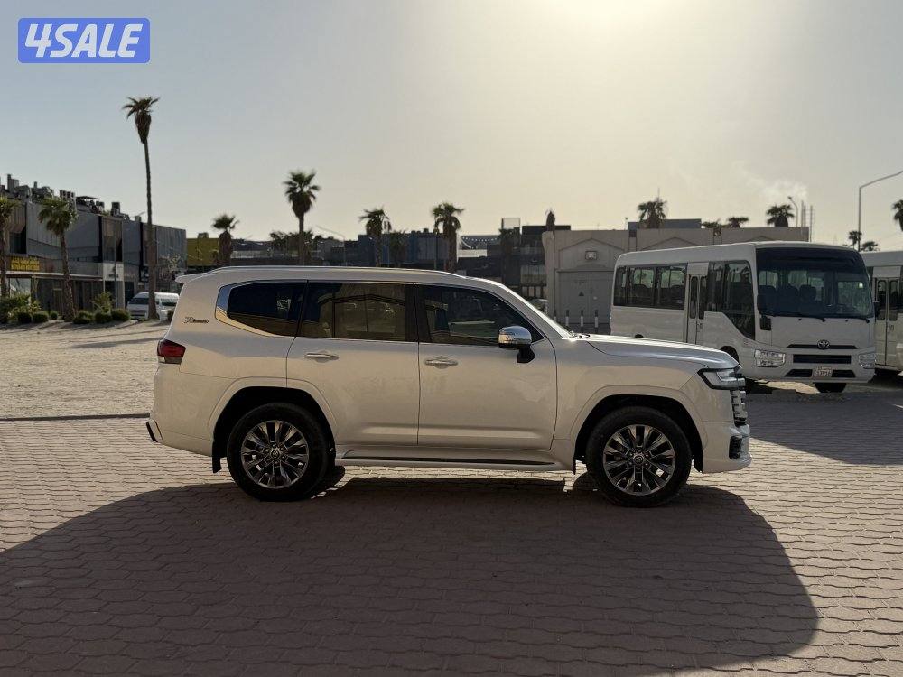 لاندكروزر VX Aero S 2022 صبغ الوكالة3