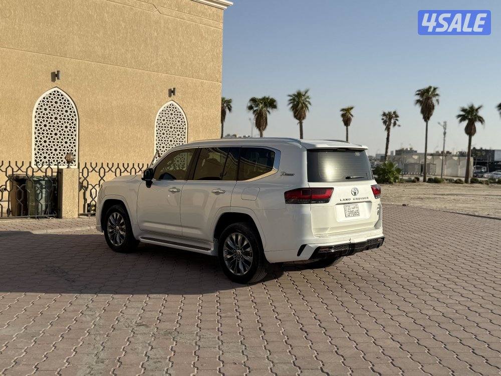 لاندكروزر VX Aero S 2022 صبغ الوكالة4