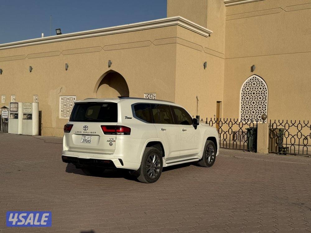 لاندكروزر VX Aero S 2022 صبغ الوكالة5