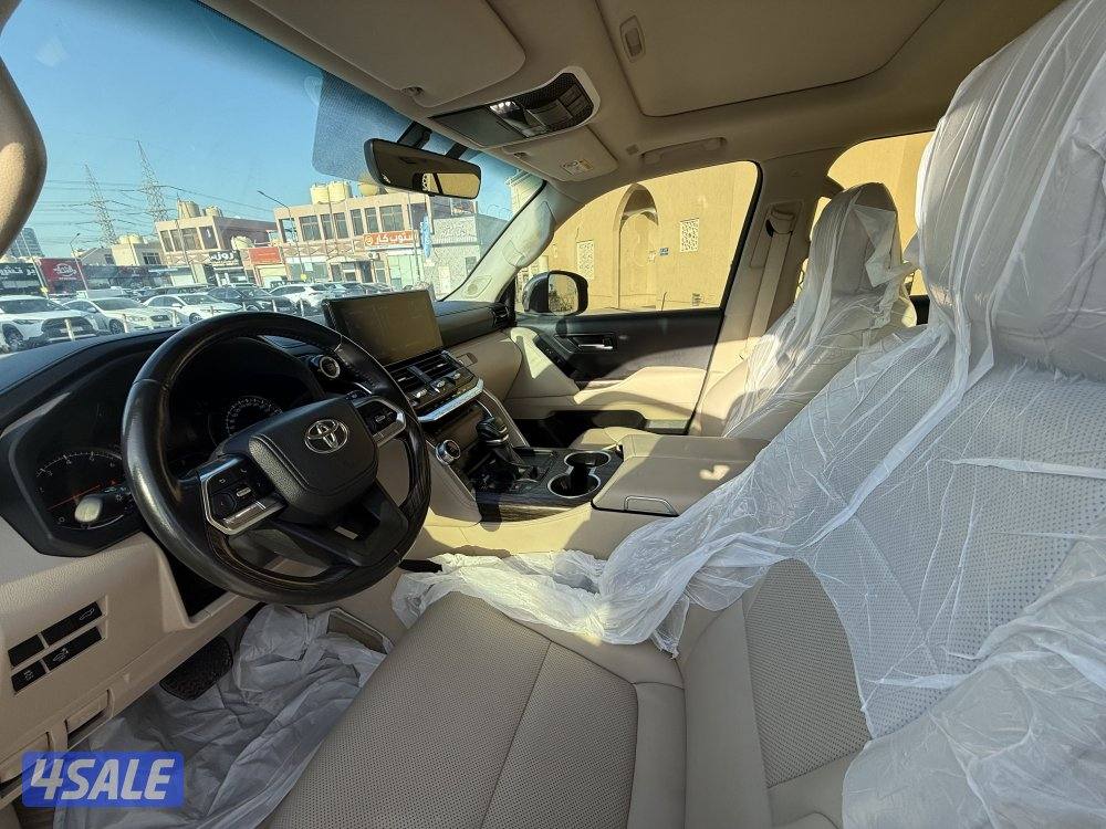 لاندكروزر VX Aero S 2022 صبغ الوكالة7