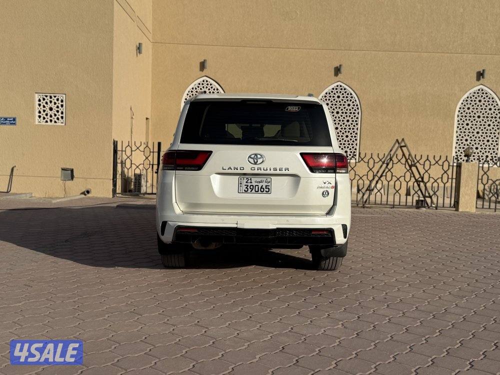 لاندكروزر VX Aero S 2022 صبغ الوكالة9