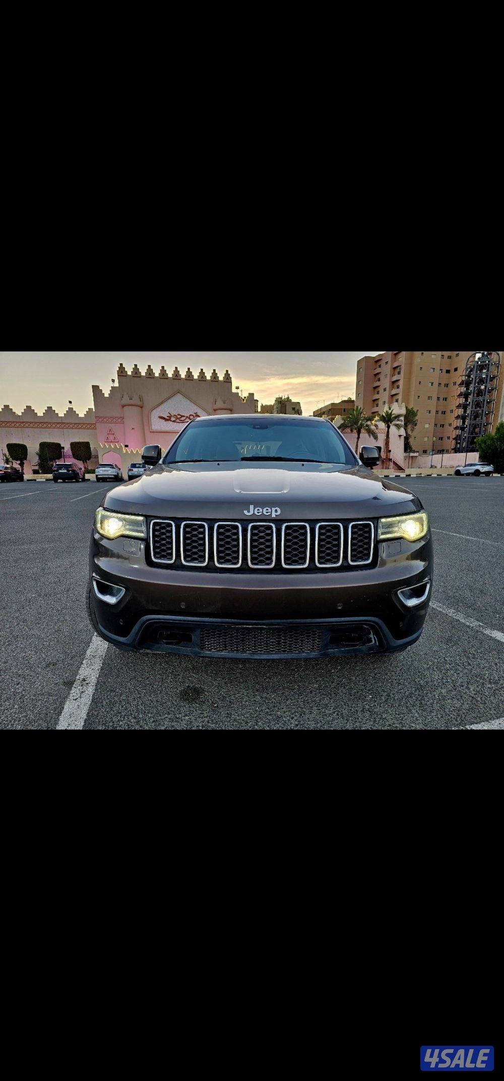 جراند شيروكي لاريدو 2021 ..4x42