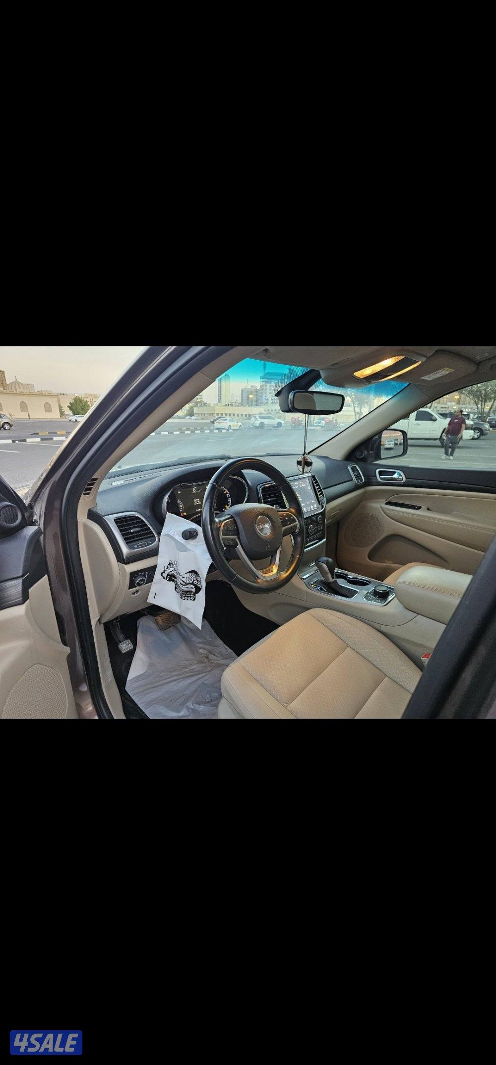 جراند شيروكي لاريدو 2021 ..4x45