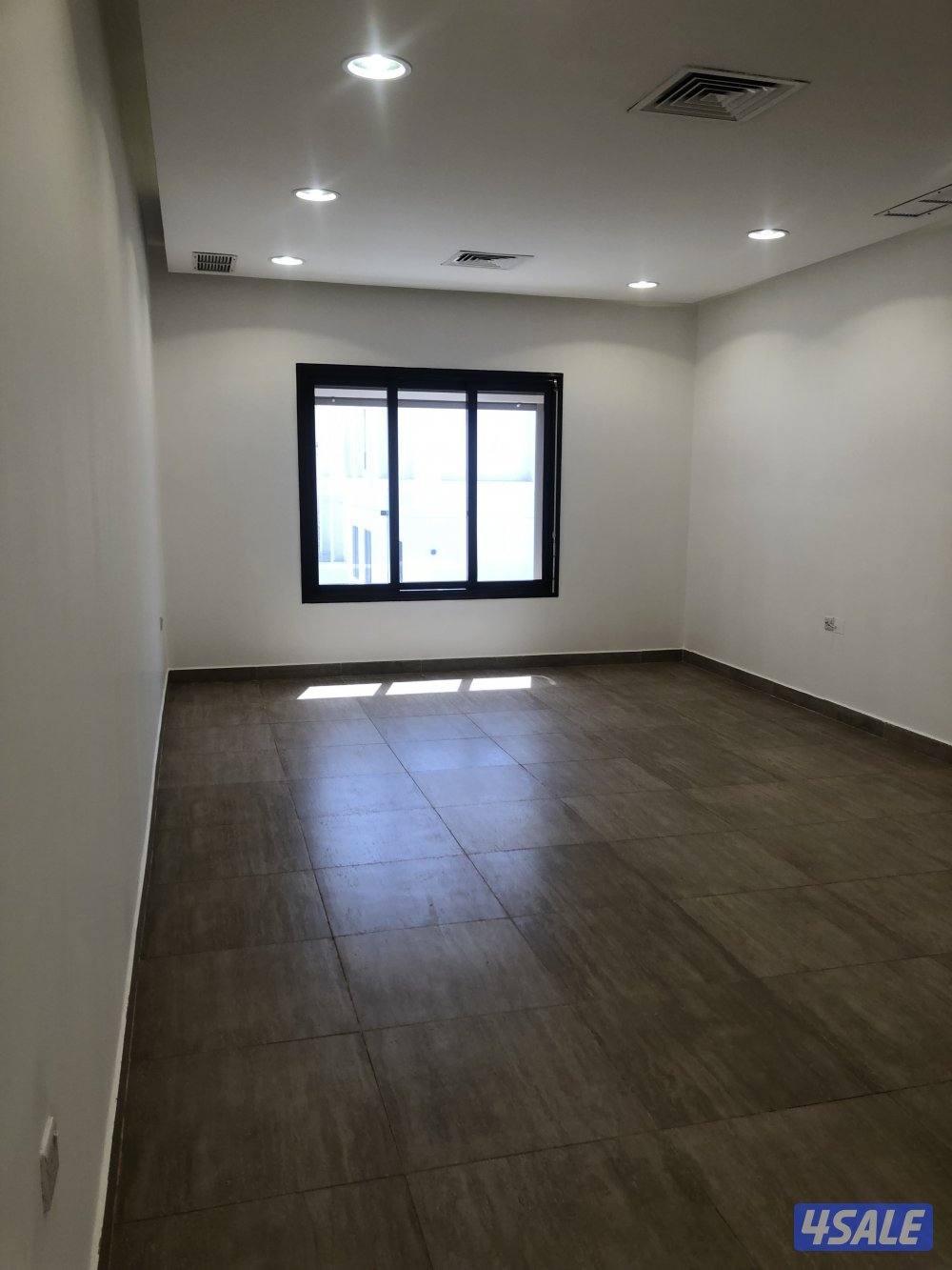 شقة للايجار٣ غرف ماستر غرفةخ ماسترحمام ضيوف وحمام غسيل وصاله مطبخ كبير2