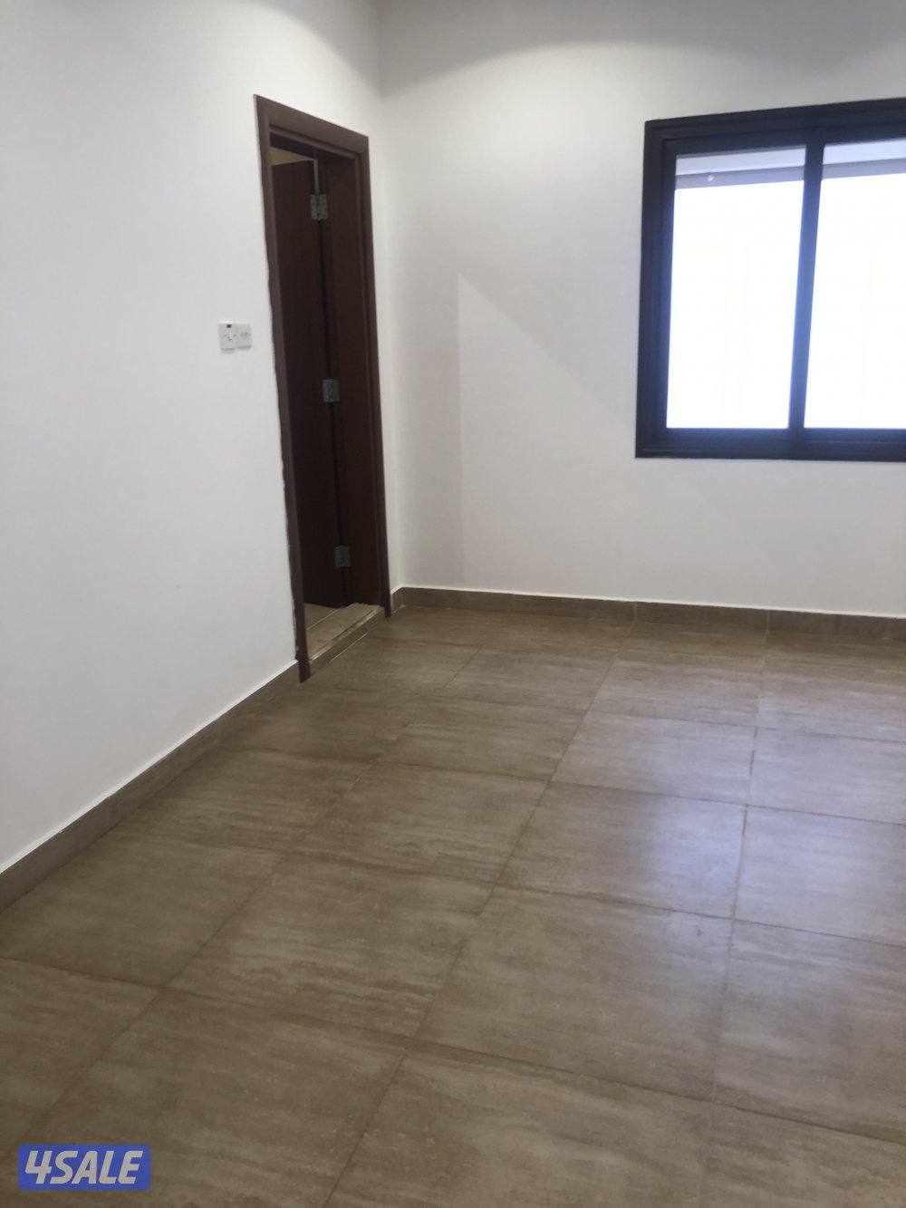 شقة للايجار٣ غرف ماستر غرفةخ ماسترحمام ضيوف وحمام غسيل وصاله مطبخ كبير3