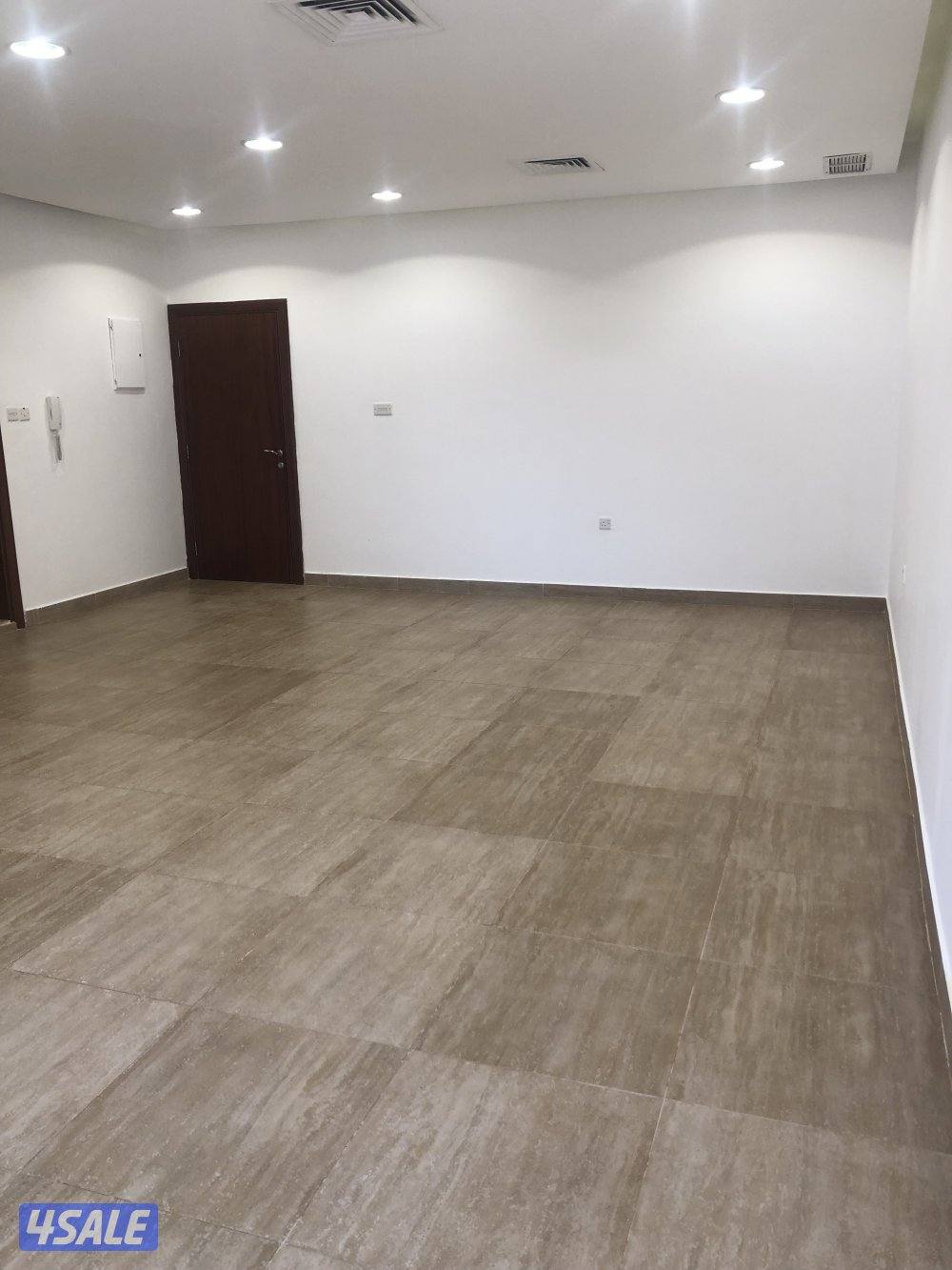 شقة للايجار٣ غرف ماستر غرفةخ ماسترحمام ضيوف وحمام غسيل وصاله مطبخ كبير6