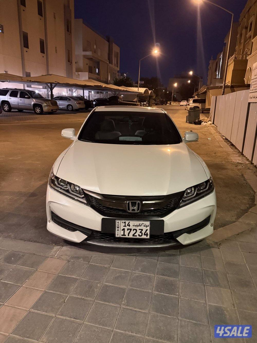 للبيع هوندا اكورد موديل 20160