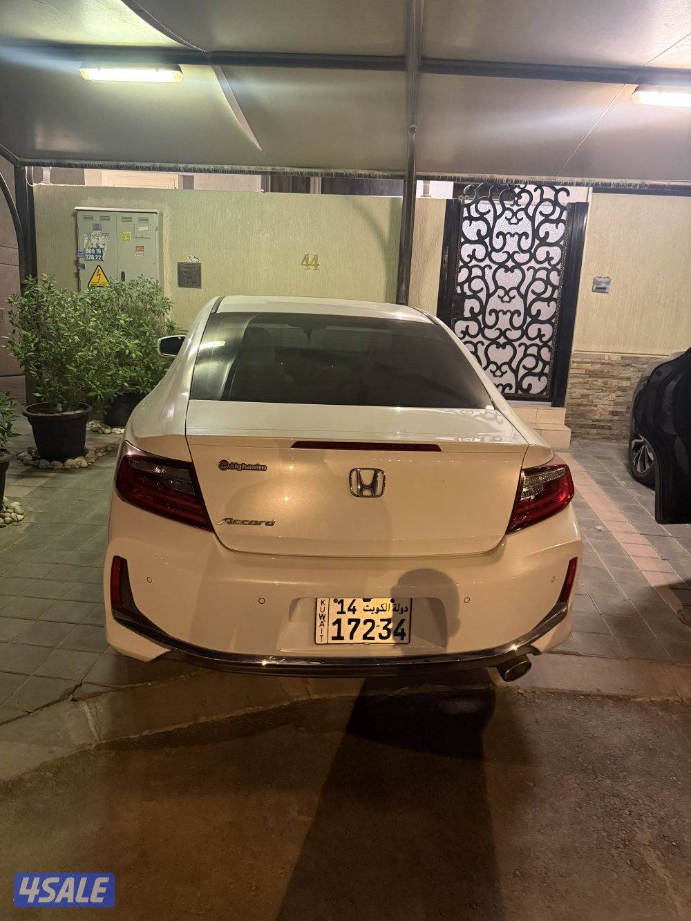 للبيع هوندا اكورد موديل 20161