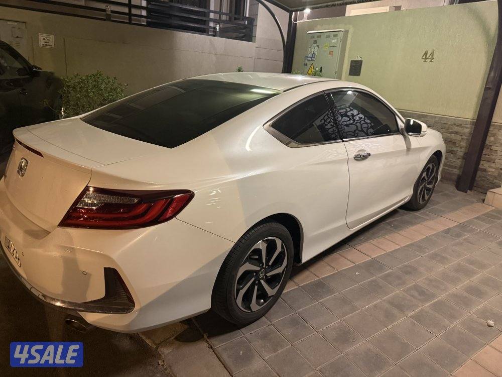 للبيع هوندا اكورد موديل 20165