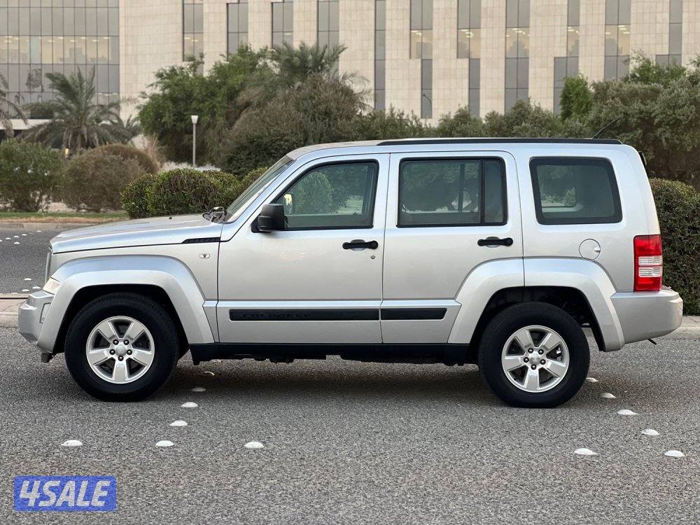 شيروكي سبورت 2011 عداد 173 الف دبل قير بحاله الوكاله1