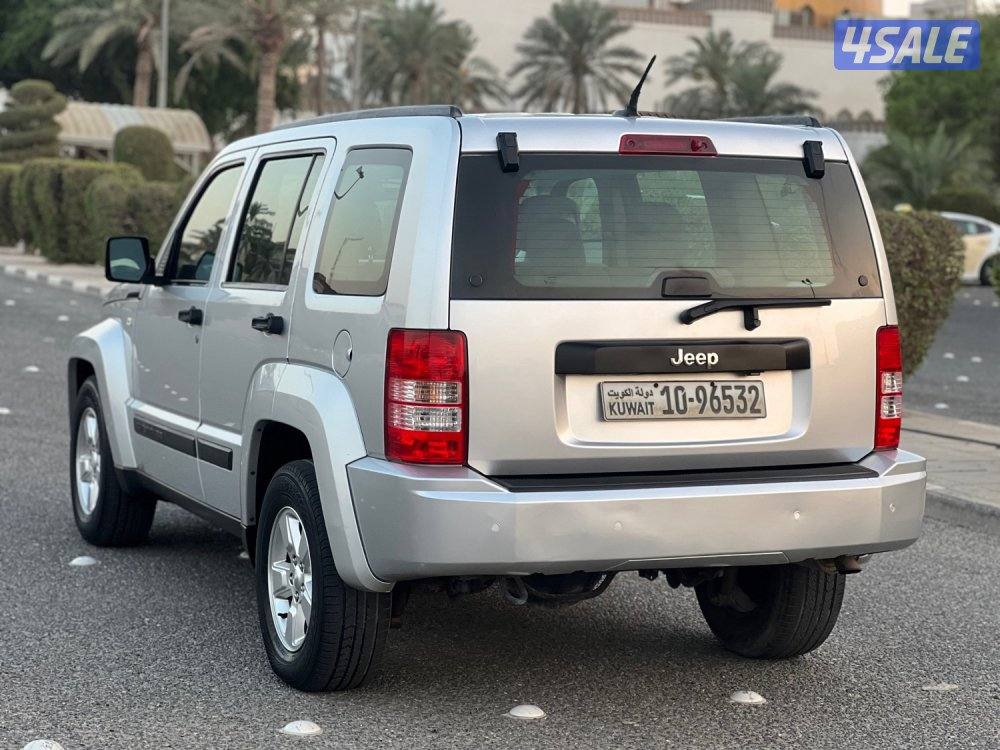 شيروكي سبورت 2011 عداد 173 الف دبل قير بحاله الوكاله2