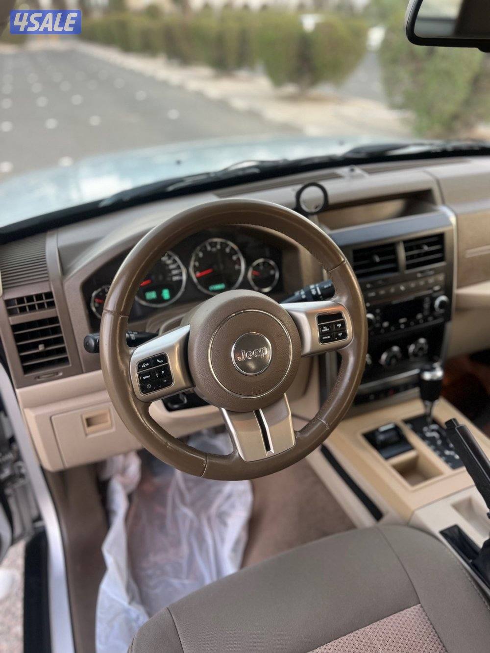 شيروكي سبورت 2011 عداد 173 الف دبل قير بحاله الوكاله5