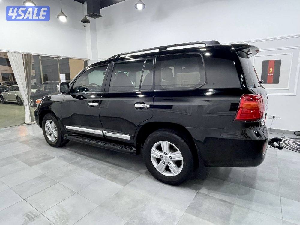 لاند كروزر GXR V810