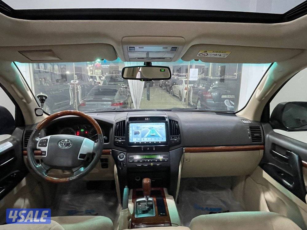 لاند كروزر GXR V811