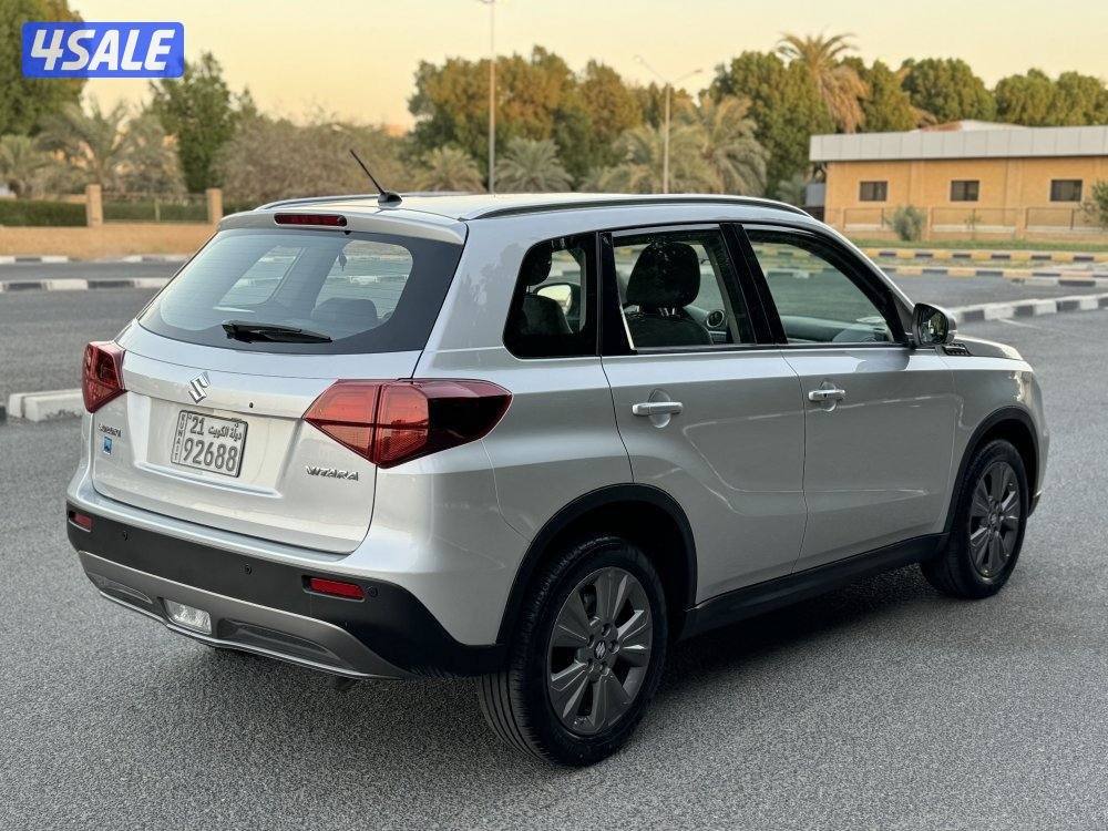 سوزوكي فيتارا 2023 عداد 40 فقط شبه جديد3