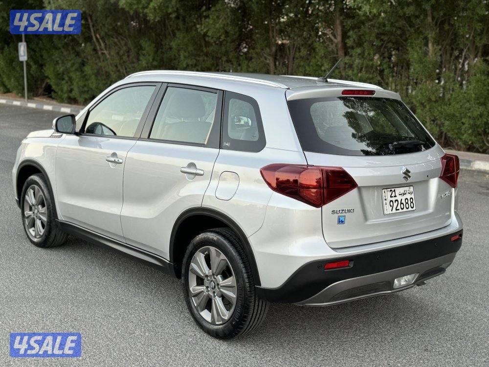 سوزوكي فيتارا 2023 عداد 40 فقط شبه جديد4