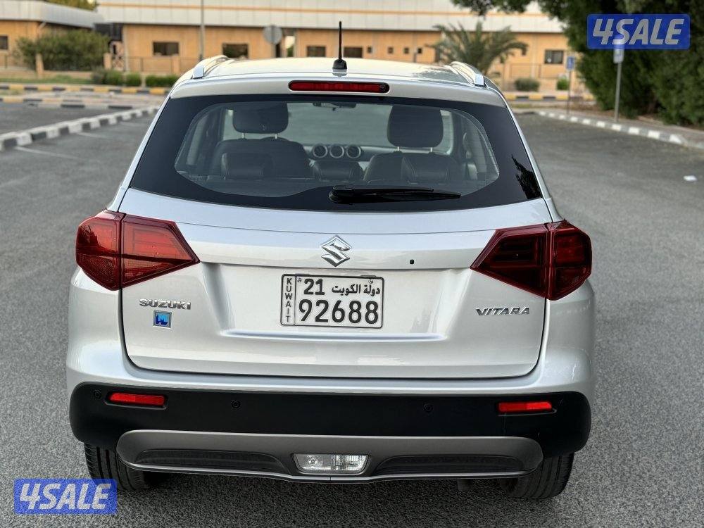 سوزوكي فيتارا 2023 عداد 40 فقط شبه جديد7
