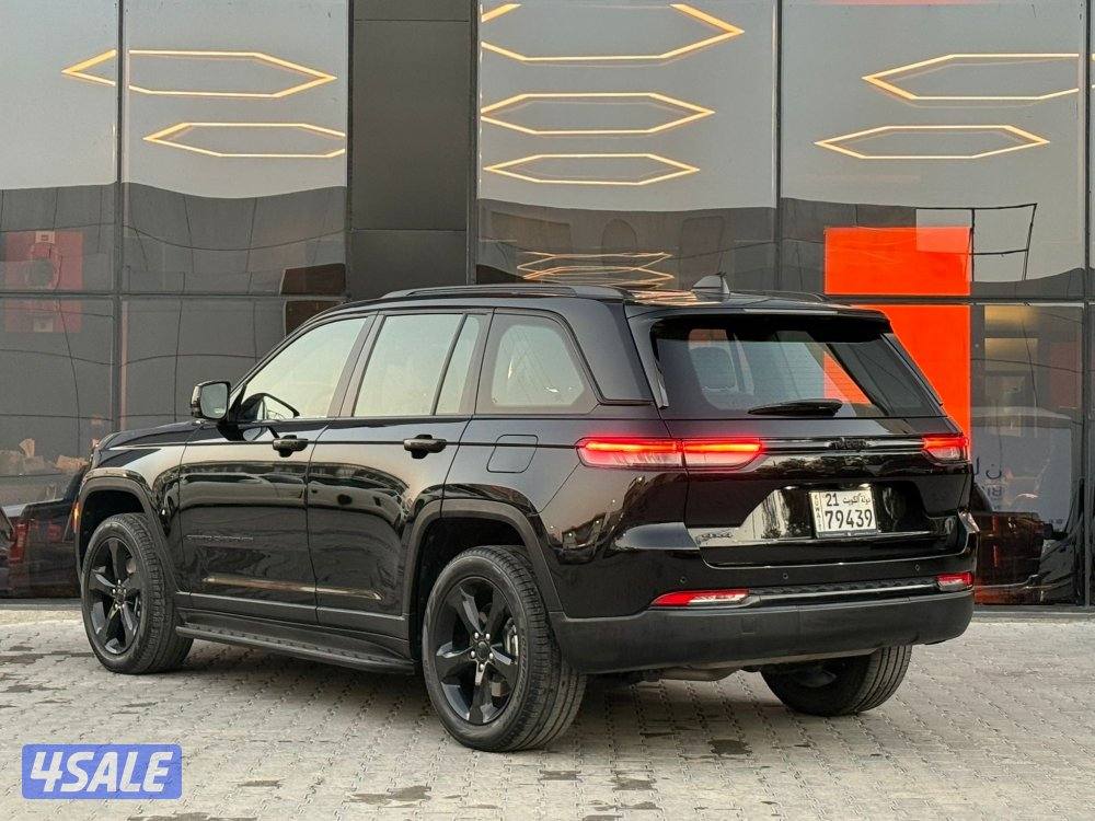 GRAND CHEROKE SPORT 4*4 _2023 صبغ الوكالة4