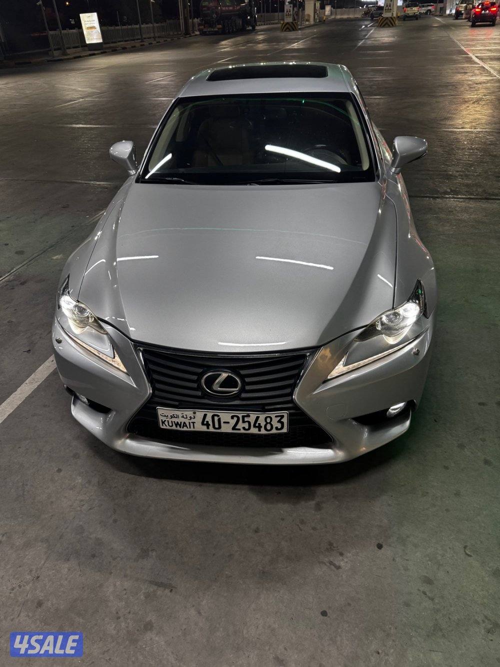 للبيع لكزس is كامل مواصفات عداد 137000 صبغ قطعه فقط وبحاله جيده1