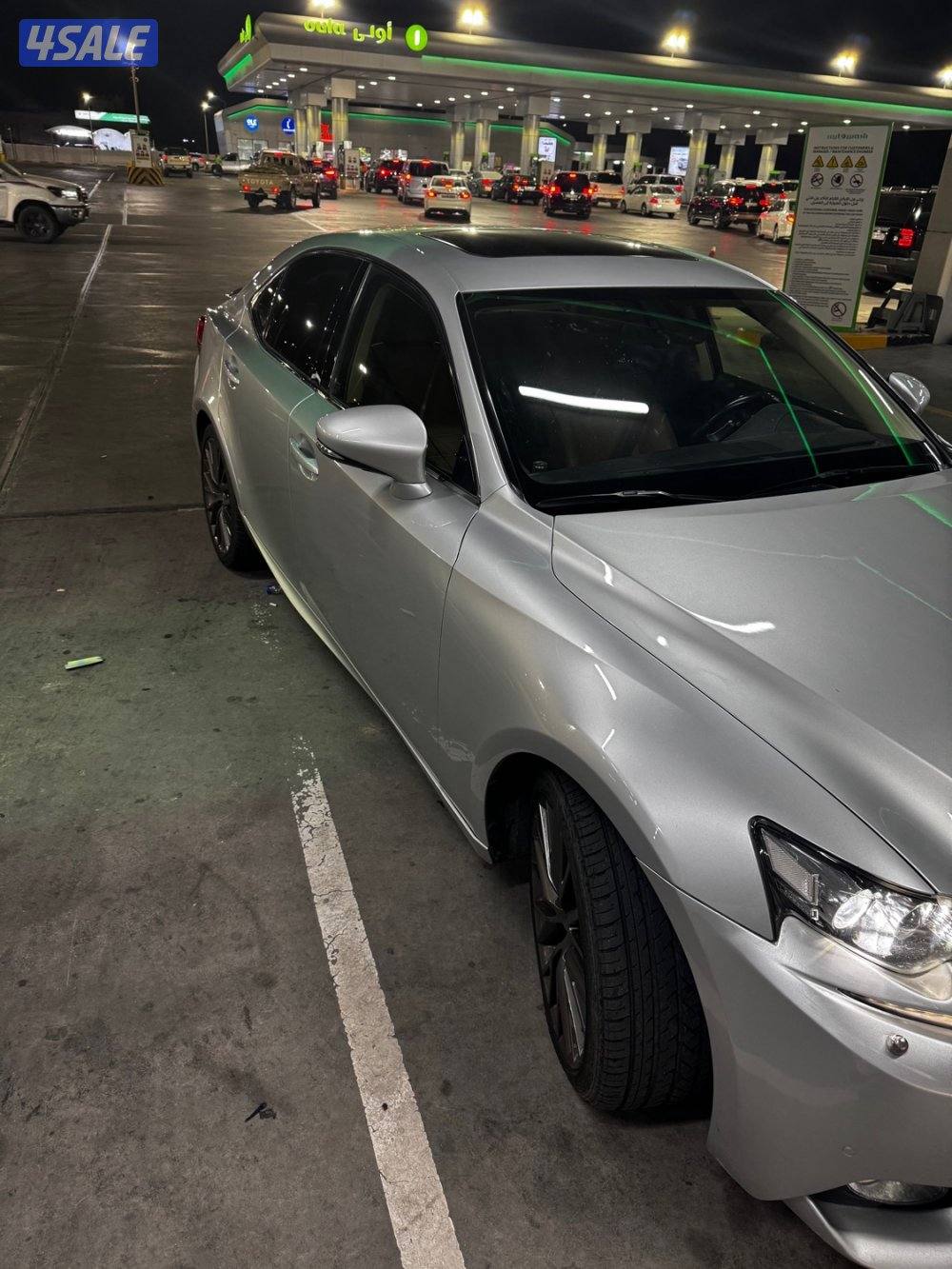 للبيع لكزس is كامل مواصفات عداد 137000 صبغ قطعه فقط وبحاله جيده3