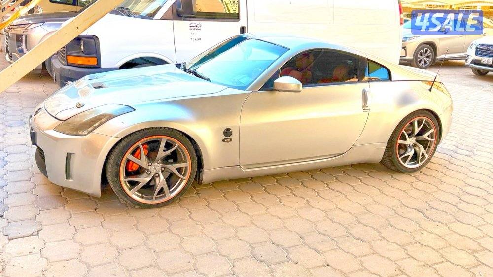 350z model 2004 in mint condition0