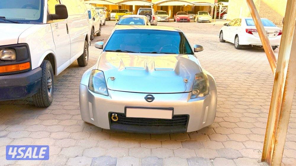 350z model 2004 in mint condition2