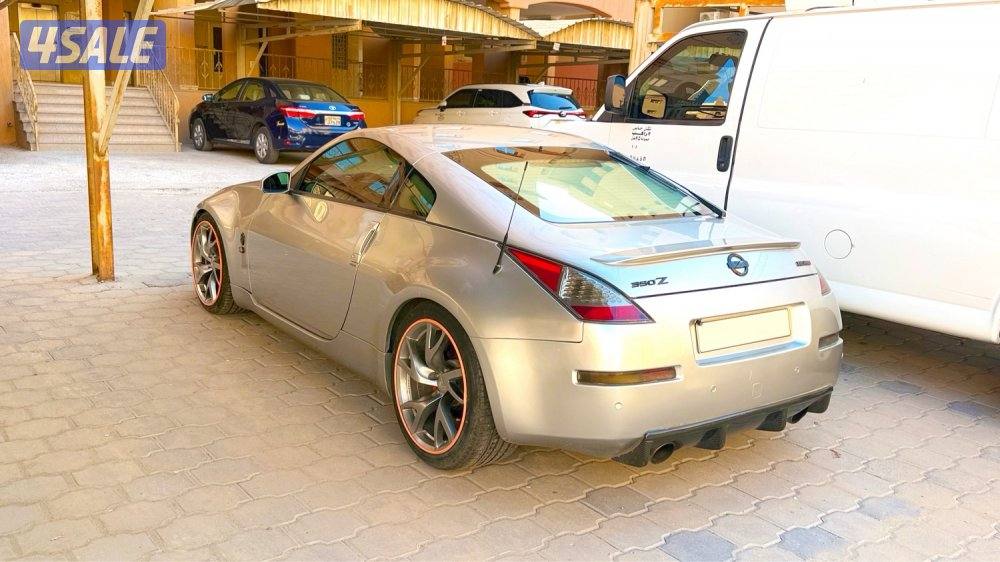 350z model 2004 in mint condition3