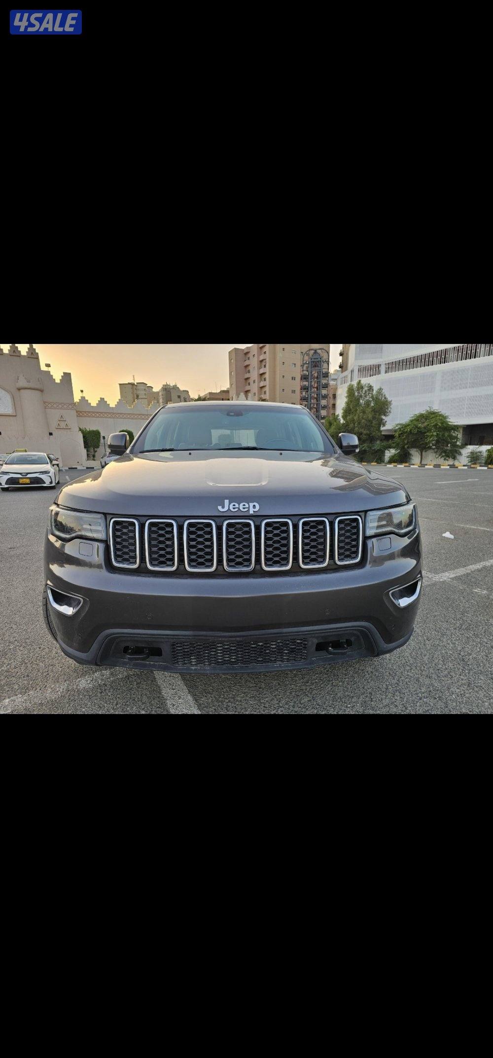 جراند شيروكي لاريدو 2021 .. دفع رباعي3