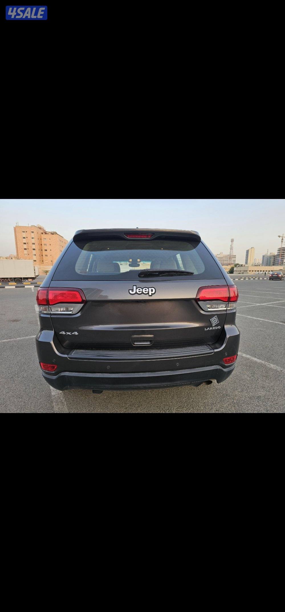 جراند شيروكي لاريدو 2021 .. دفع رباعي0