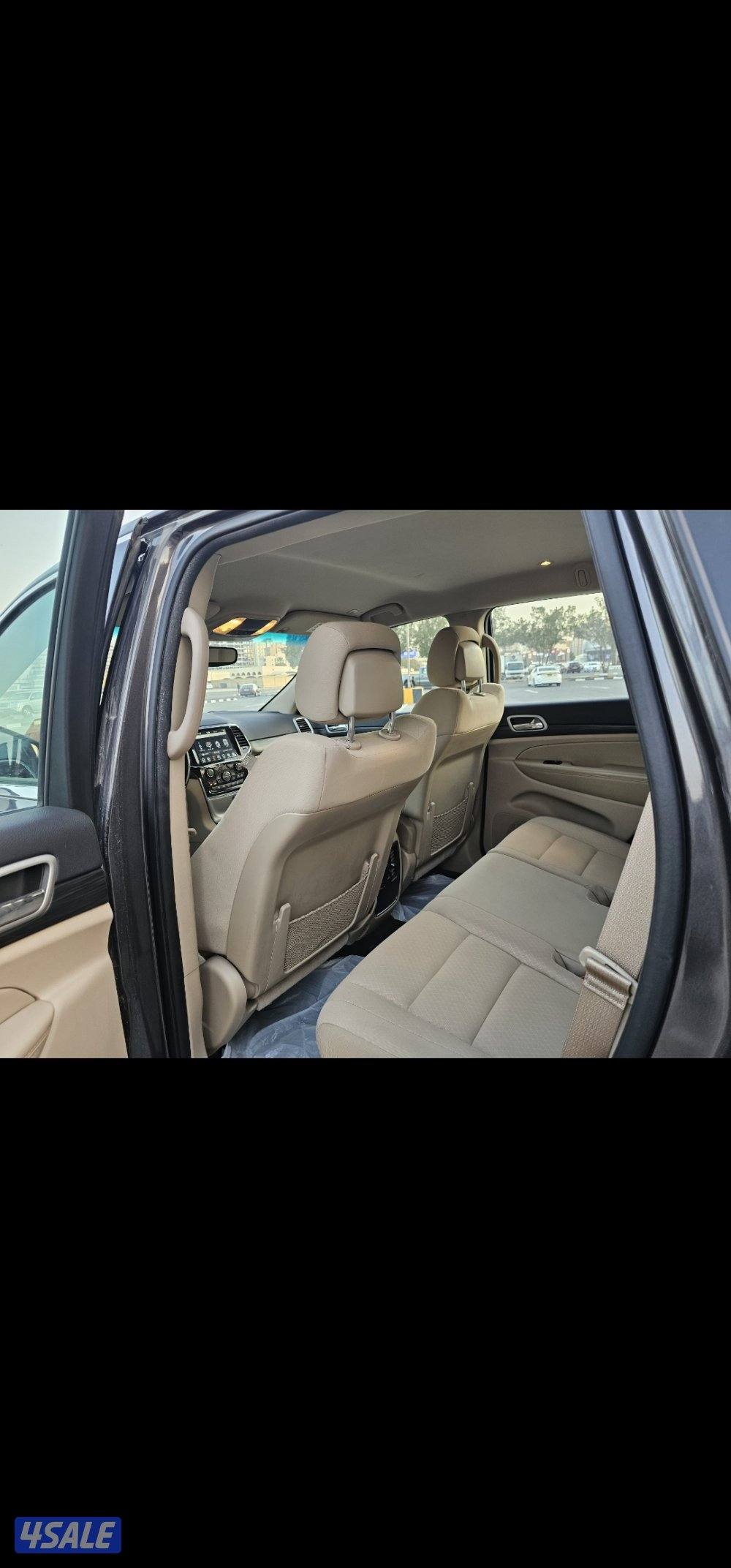 جراند شيروكي لاريدو 2021 .. دفع رباعي4