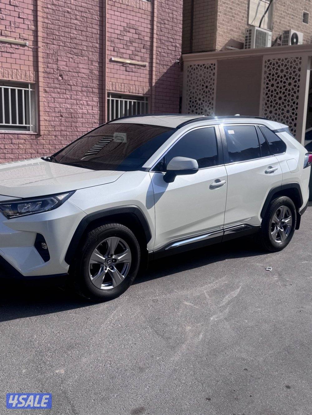 للبيع تويوتا راف 43