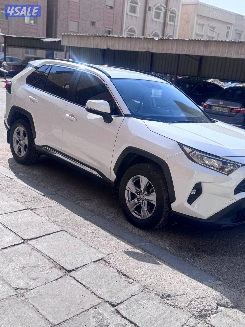 للبيع تويوتا راف 44