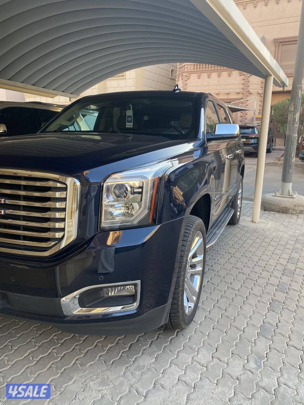 للبيع يوكن 2017 SLT ماشي 196 كامل المواصفات حمايه فل بدي1