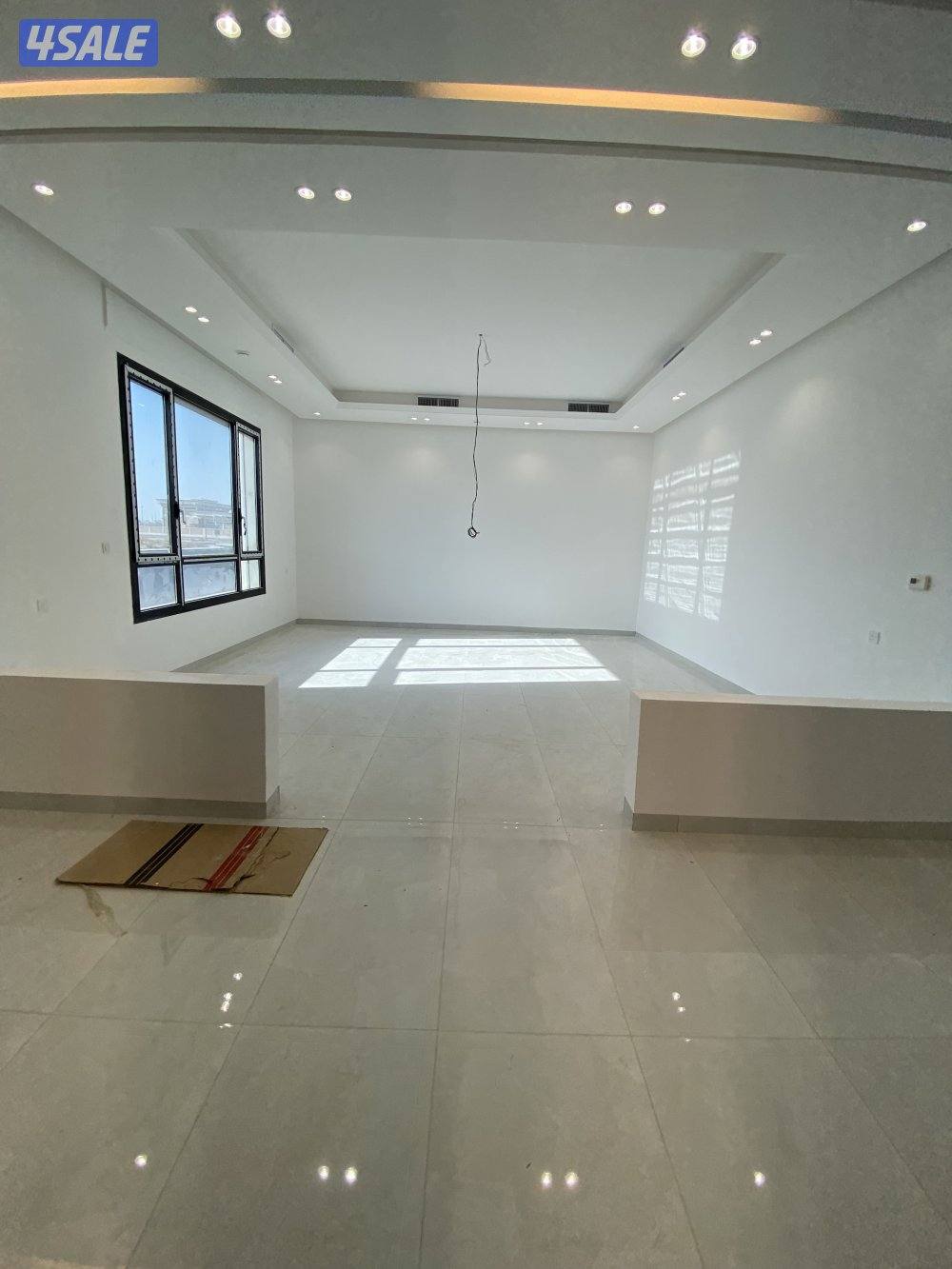 للايجار دور ارضي اول ساكن بالوفره ق٥2