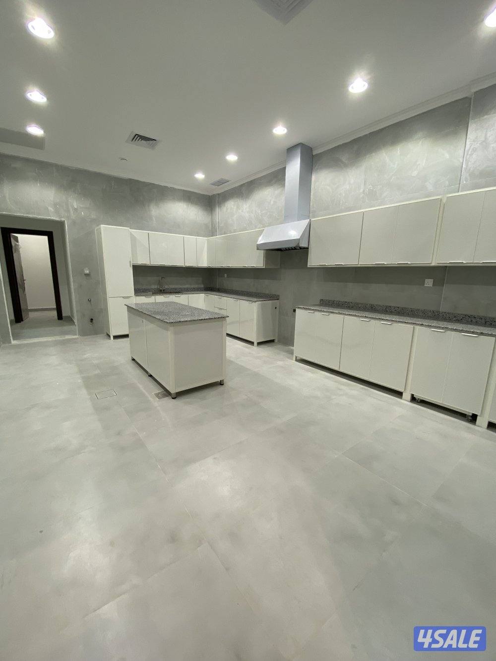 للايجار دور ارضي اول ساكن بالوفره ق٥4