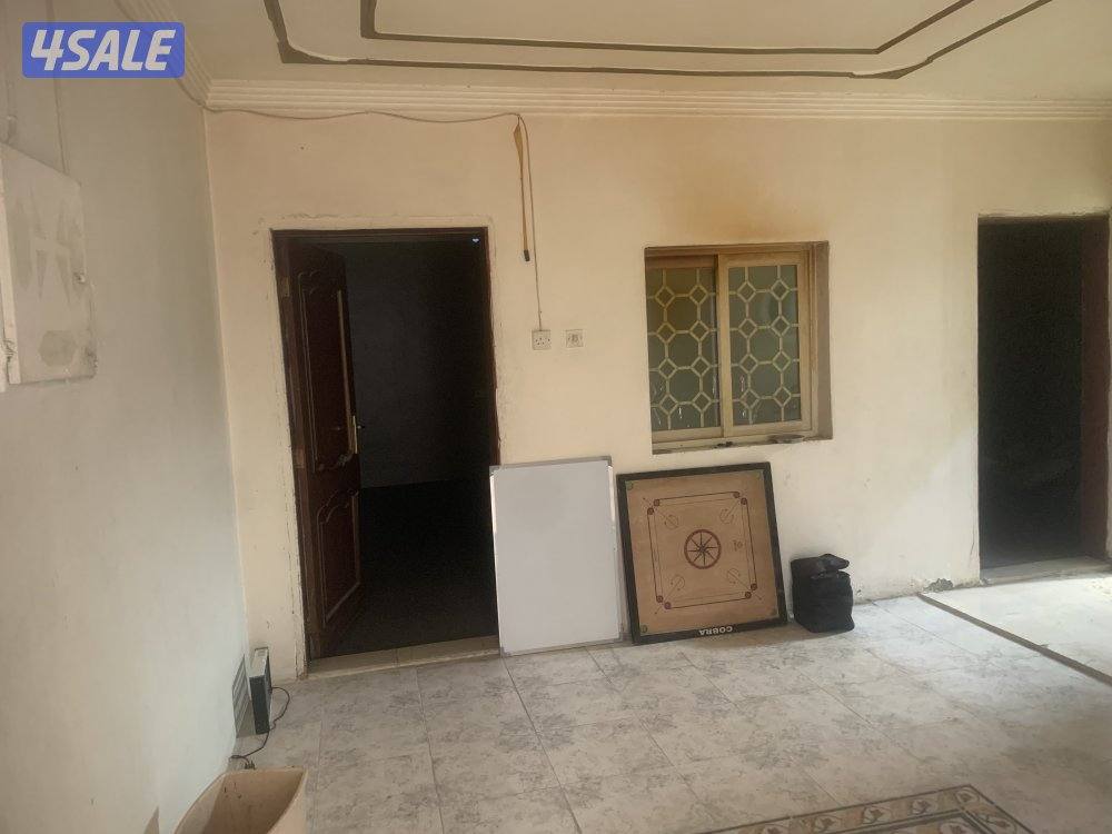 للايجار اسطبل في اسطبلات الاحمدي دوانيه ومقلط و٢ غرف نوم ومطبخ وحمام3