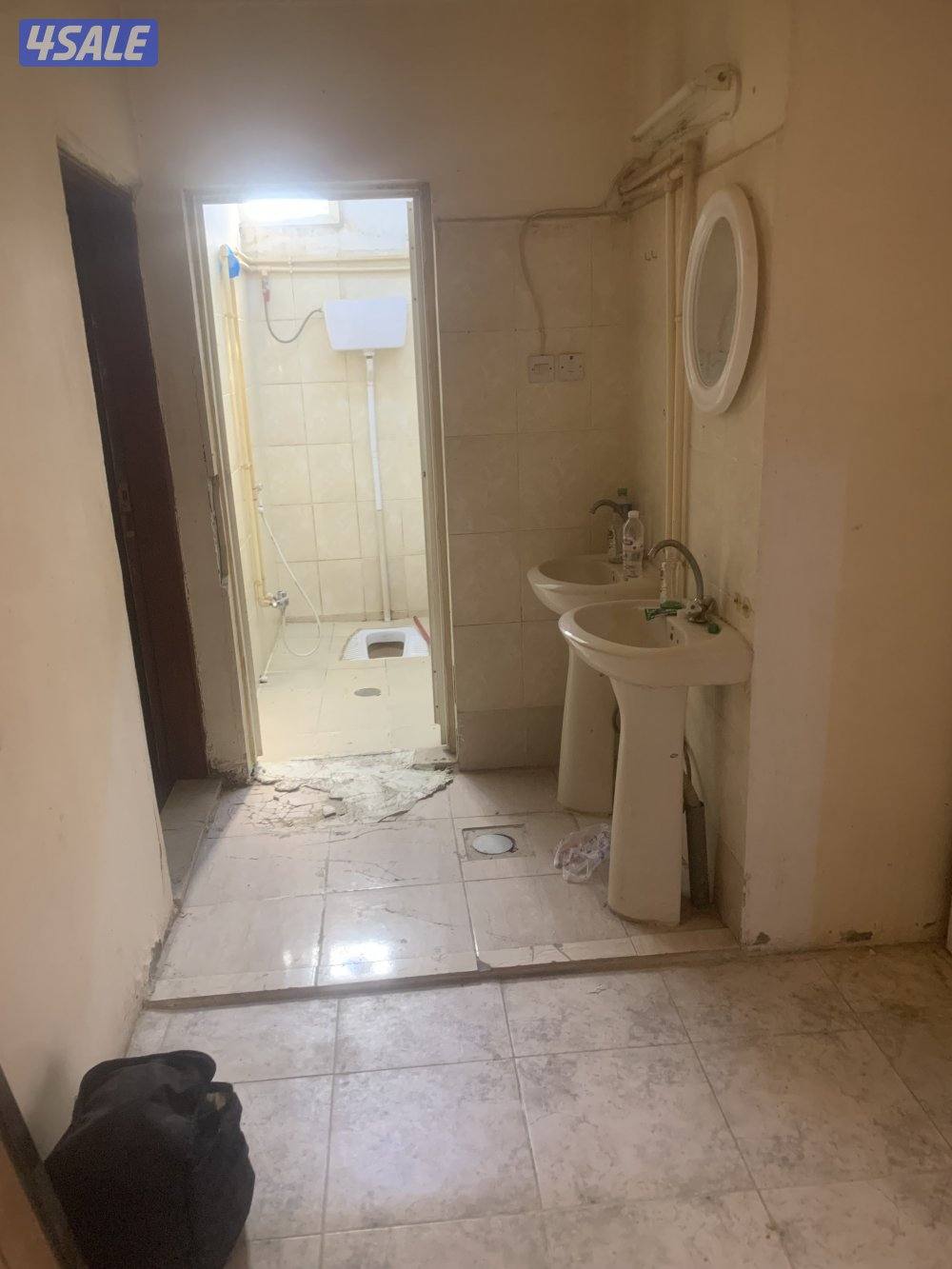 للايجار اسطبل شهري في اسطبلات الاحمدي دوانيه مطبخ وحمام مقلط ٢ غرف نوم0