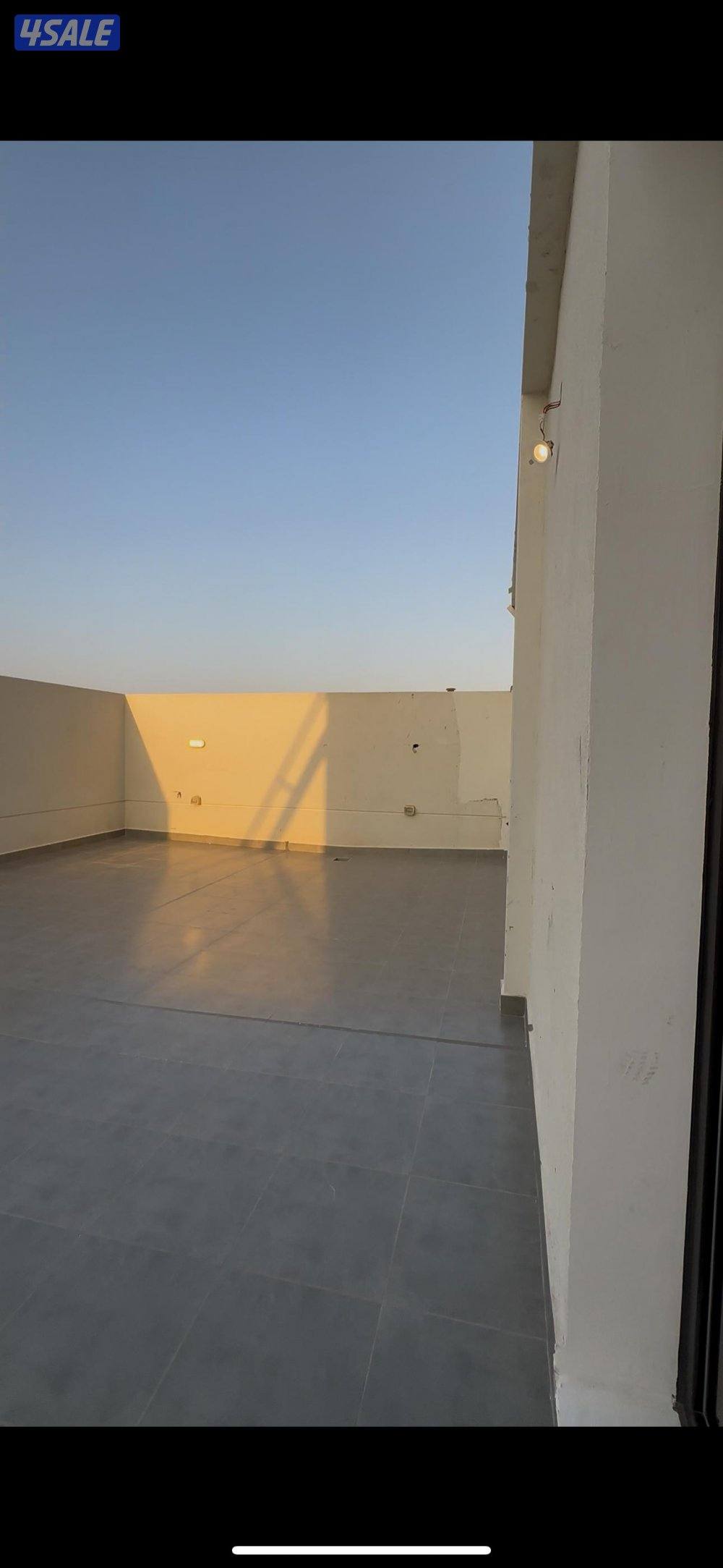 للايجار دور مع روف كبير اول ساكن منطقة خيطان الجنوبي0