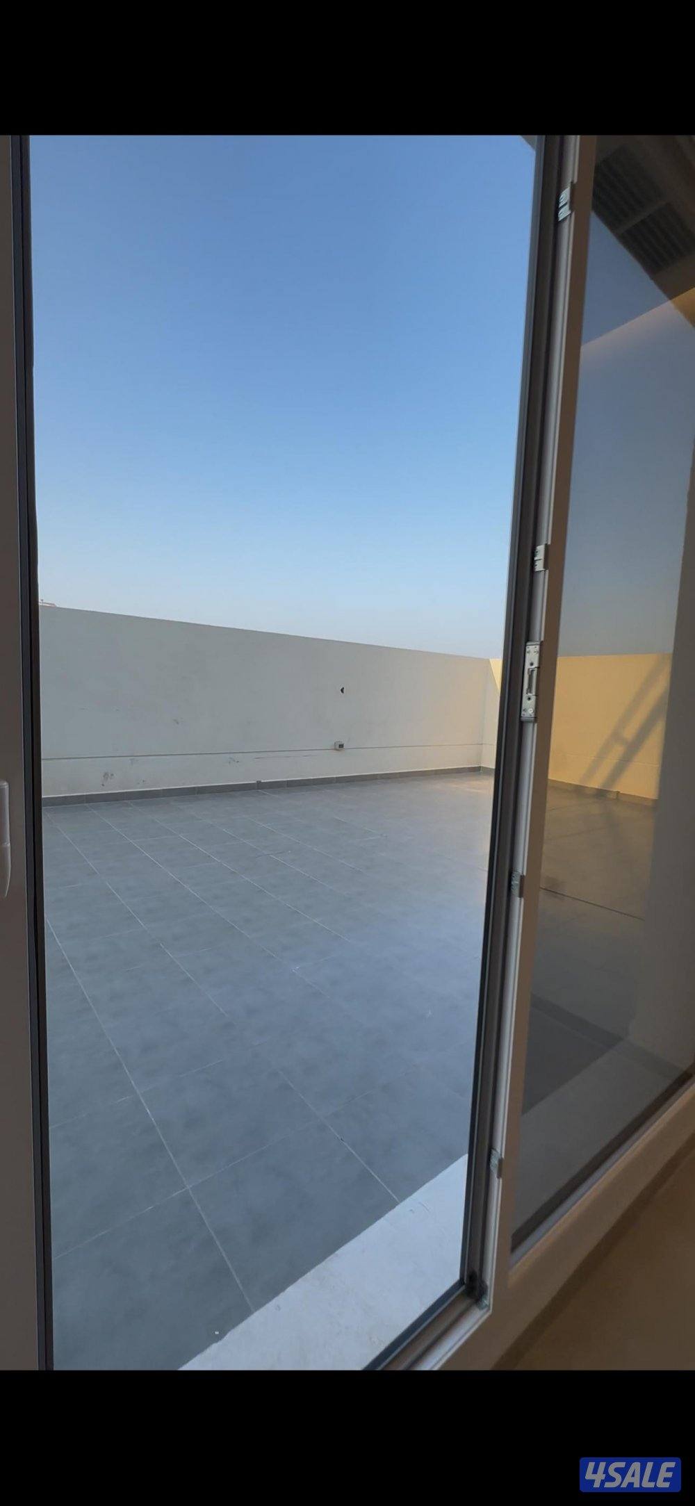 للايجار دور مع روف كبير اول ساكن منطقة خيطان الجنوبي3