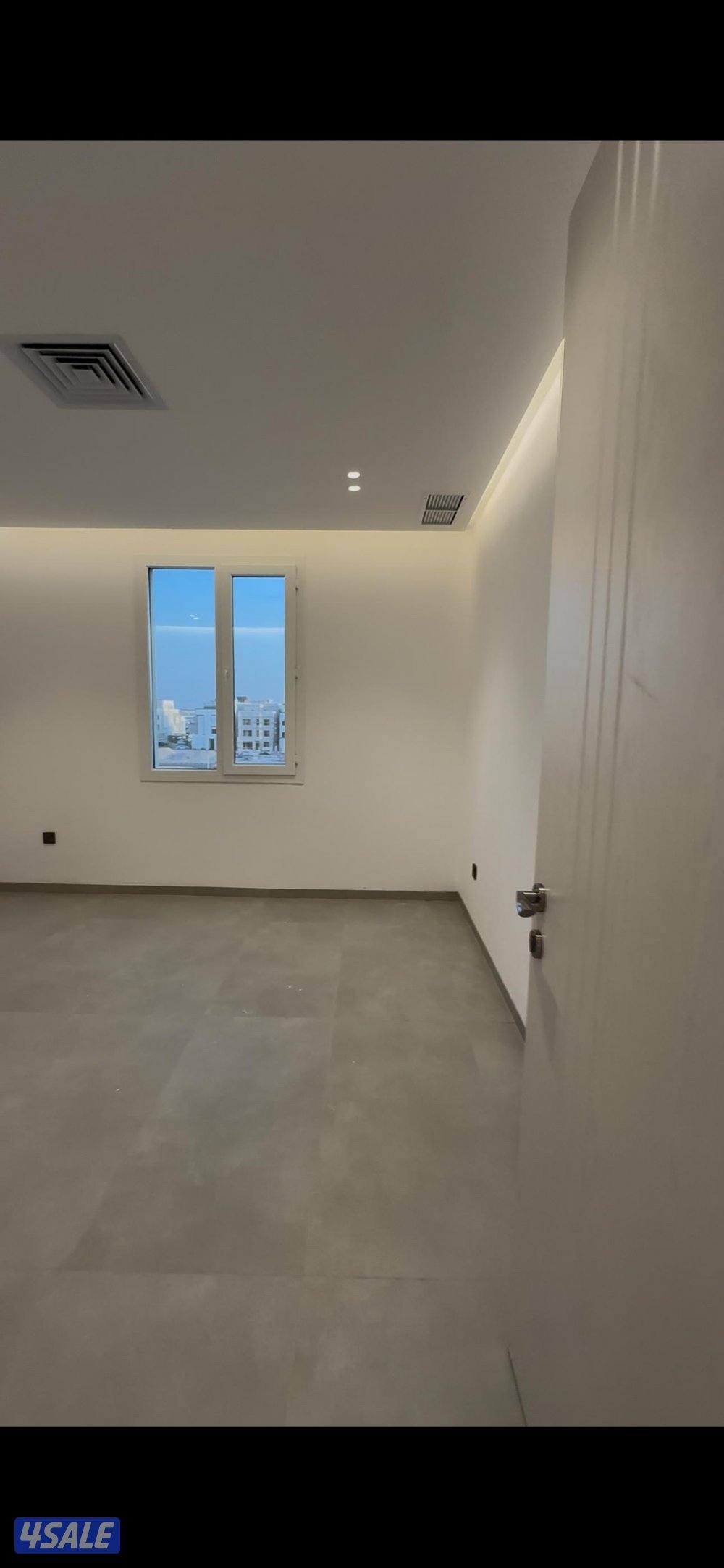 للايجار دور مع روف كبير اول ساكن منطقة خيطان الجنوبي4