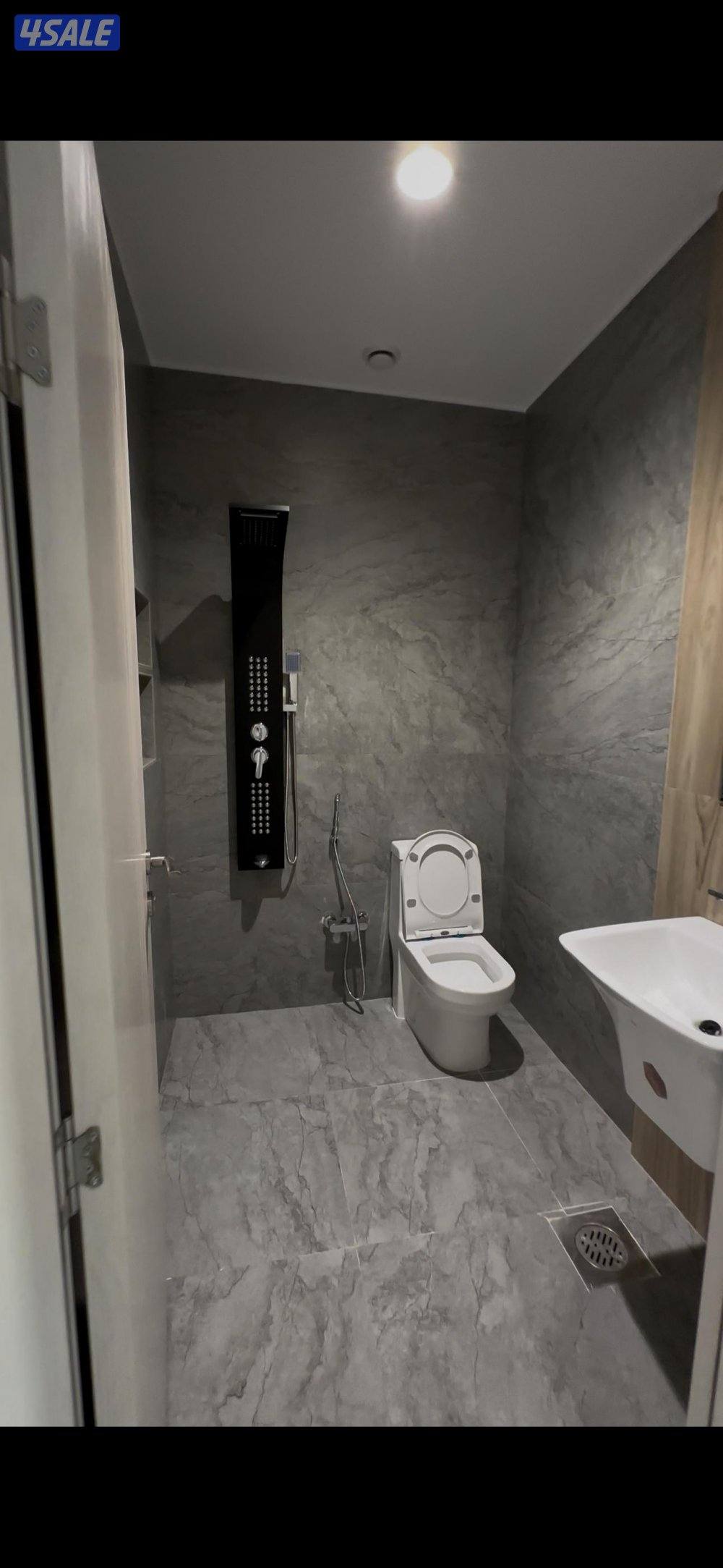 للايجار دور مع روف كبير اول ساكن منطقة خيطان الجنوبي5