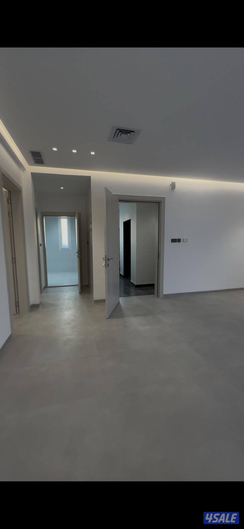 للايجار دور مع روف كبير اول ساكن منطقة خيطان الجنوبي8