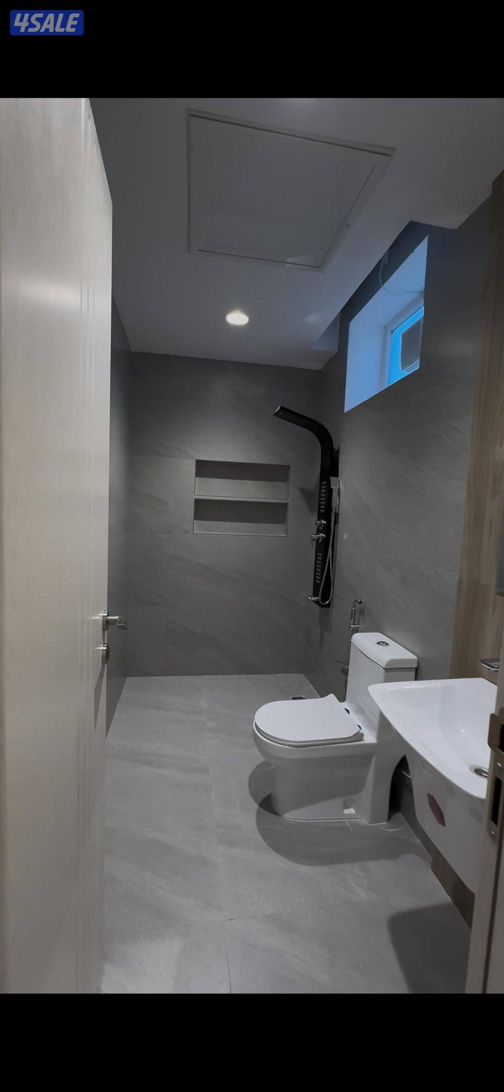 للايجار دور مع روف كبير اول ساكن منطقة خيطان الجنوبي9